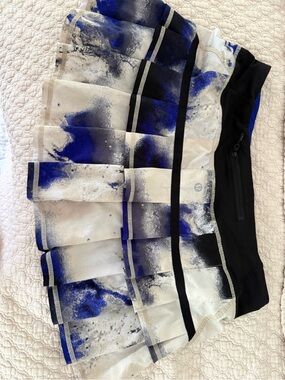 lululemon athletica Blue, White & Black Pleated Skirt
